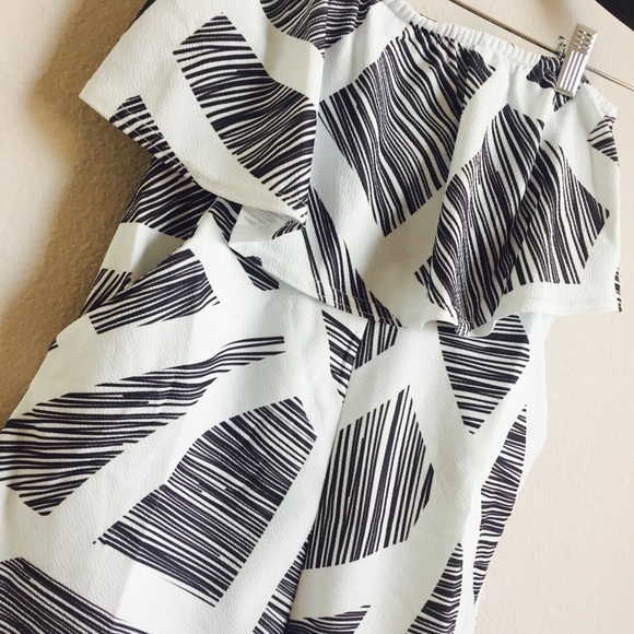 Zebra Print Strapless Romper - Picture 4 of 4